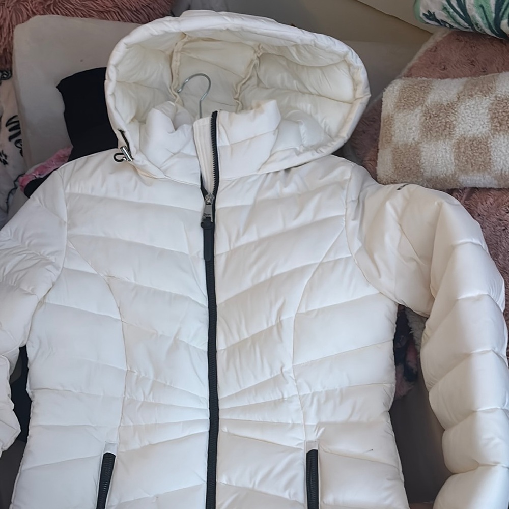 Dkny White Puffer Jacket with Hood and Quilted Design NWOT NEVER WORN